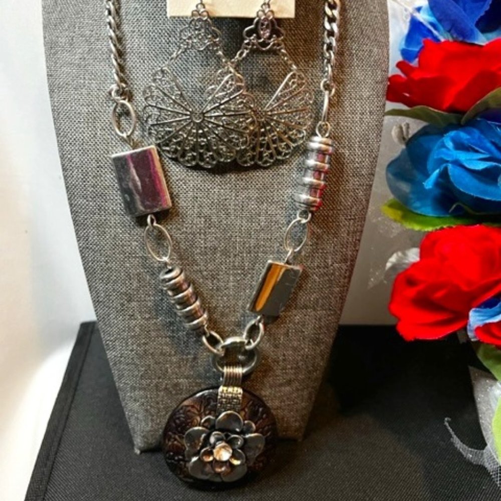 Black and Silver Pendant on Silver Chain with Earrings.
